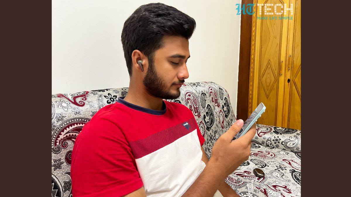 Realme Buds Air 6 Pro features advanced 50 dB Smart ANC (Active Noise Cancellation) with 4,000 Hz Ultra-wide Band Noise Cancellation and a 6-mic system for clear call quality. Realme Buds Air 6 Pro Review: Rich sound, capable ANC, and long battery life for under <span class='webrupee'>₹</span>5,000