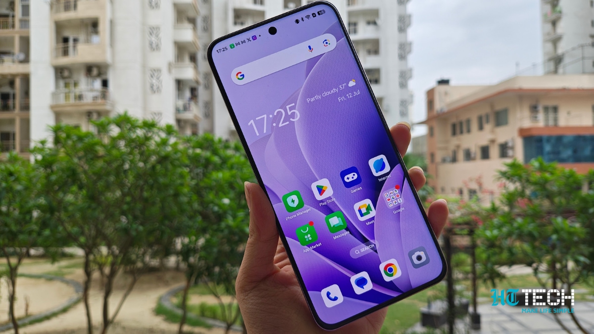 The Oppo Reno 12 Pro 5G features a 6.7-inch FHD+ flexible AMOLED display. Oppo Reno 12 Pro 5G