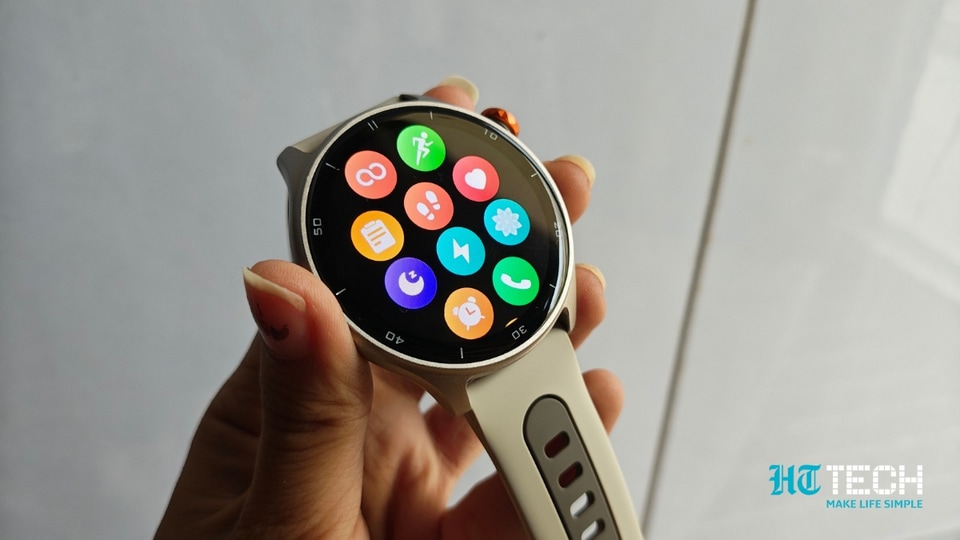 Titan Celestor supports an Android and iOS app called