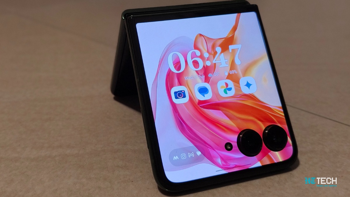 The smartphone is backed by a 4000mAh battery. Motorola Razr 50 Ultra