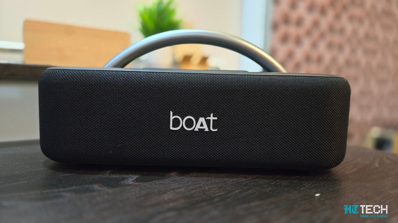 Boat Stone Lumos review: A high-bass Bluetooth speaker with LED projections at Rs.6999