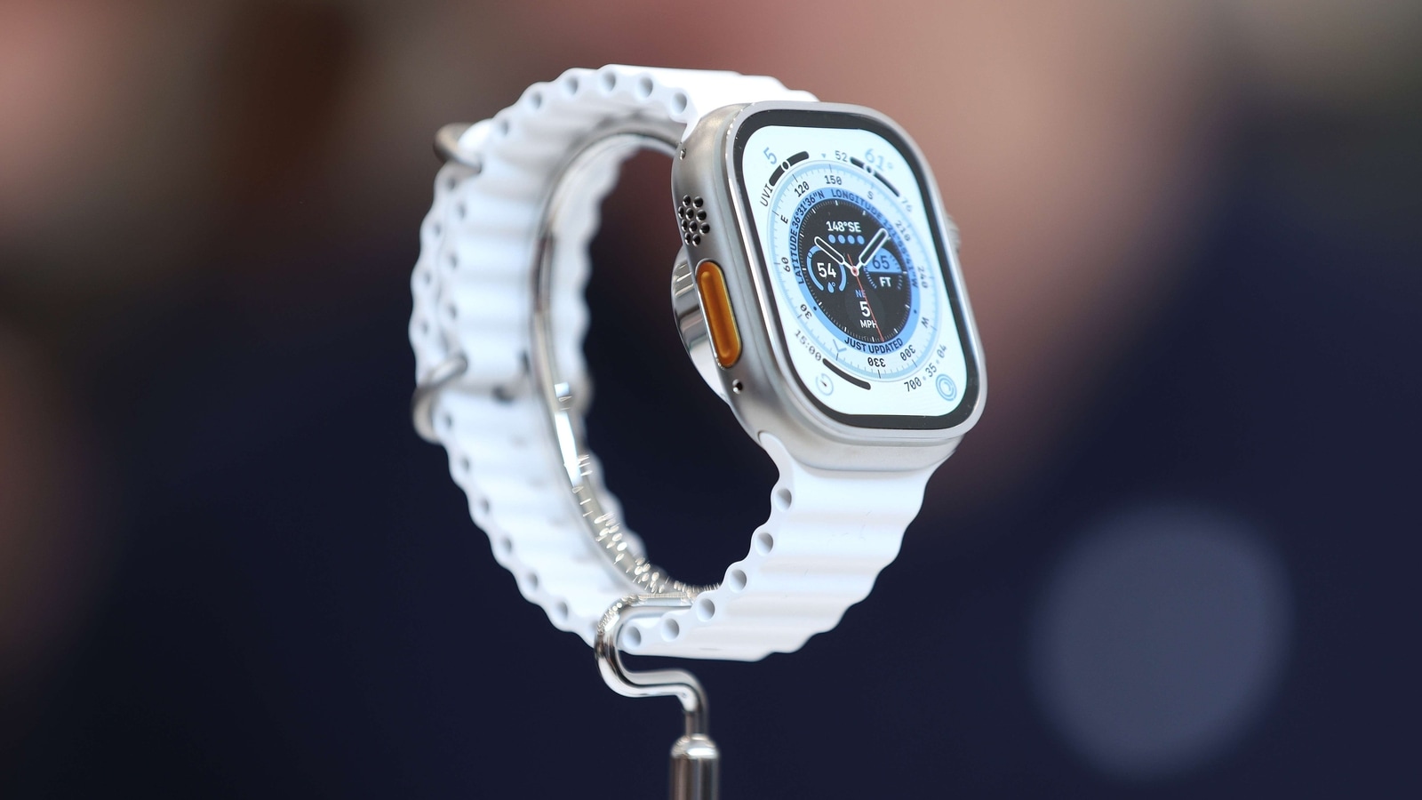 Apple Watch would be able to detect if a user is inactive and suggest starting a workout. Apple Watch bands in future may be able to detect slight finger activities and gestures