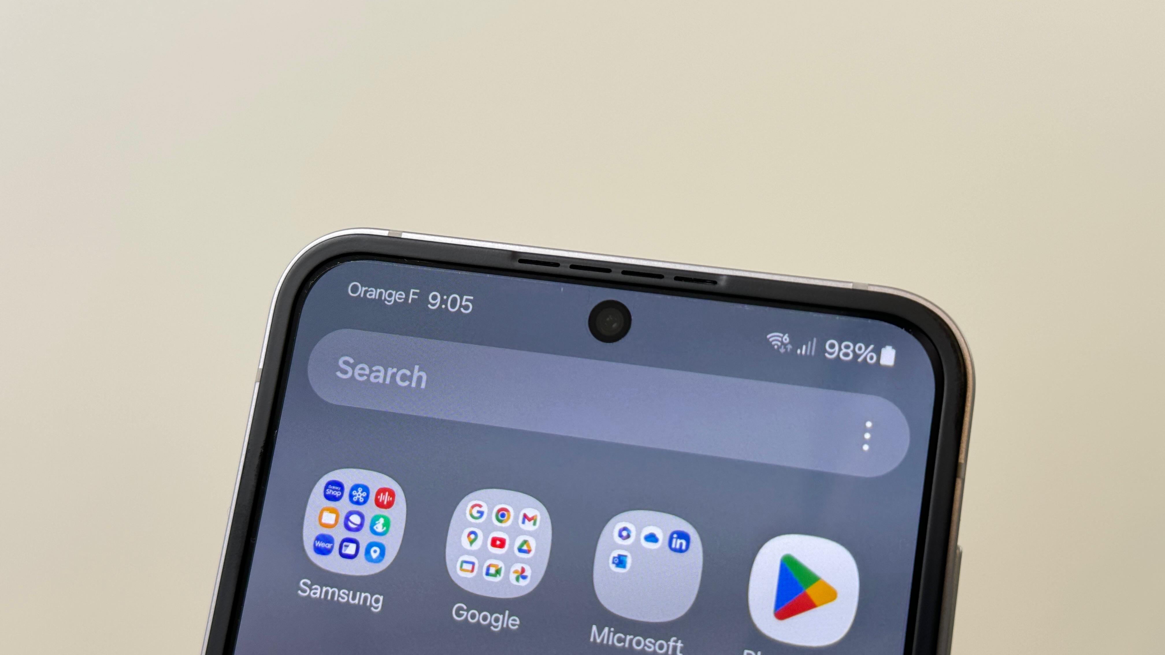 The Samsung Galaxy Z Flip 6 comes with new Galaxy AI features, know more in this review section. Samsung Galaxy Z Flip 6