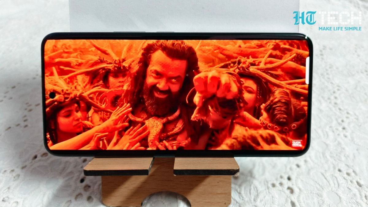 Honor 200 features a 6.7-inch OLED display with 120Hz refresh rate and peak brightness of 4,000 nits. Honor 200 Review: Sleek design, vibrant display and pro camera at Rs. 34,999