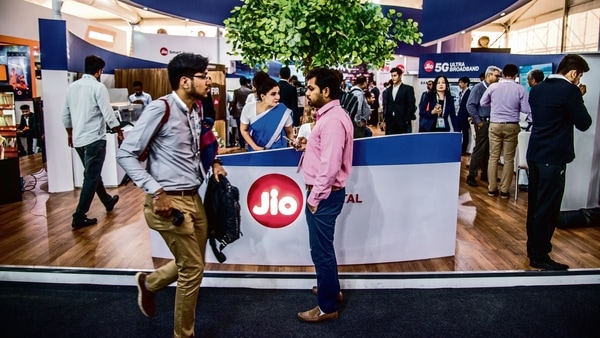 Jio rolls out new international roaming plans for UAE, Canada, Europe, and more with added benefits- All details