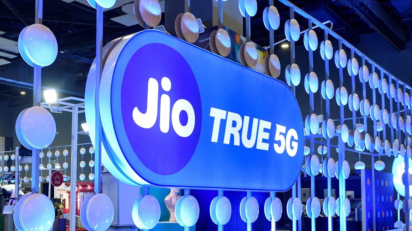 Jio anniversary offer: Free OTT subscriptions, Zomato Gold at recharge of Rs…