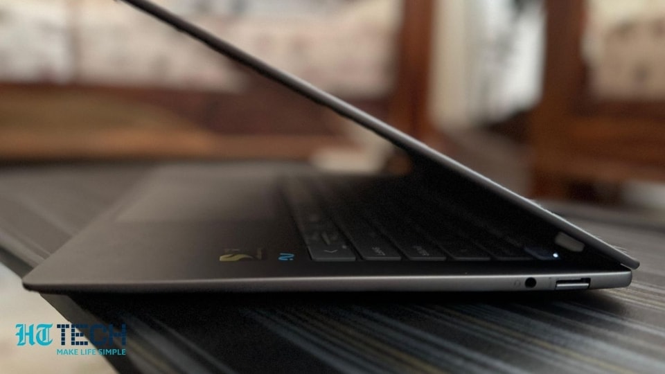 HP OmniBook X weighs just 1.34kg.