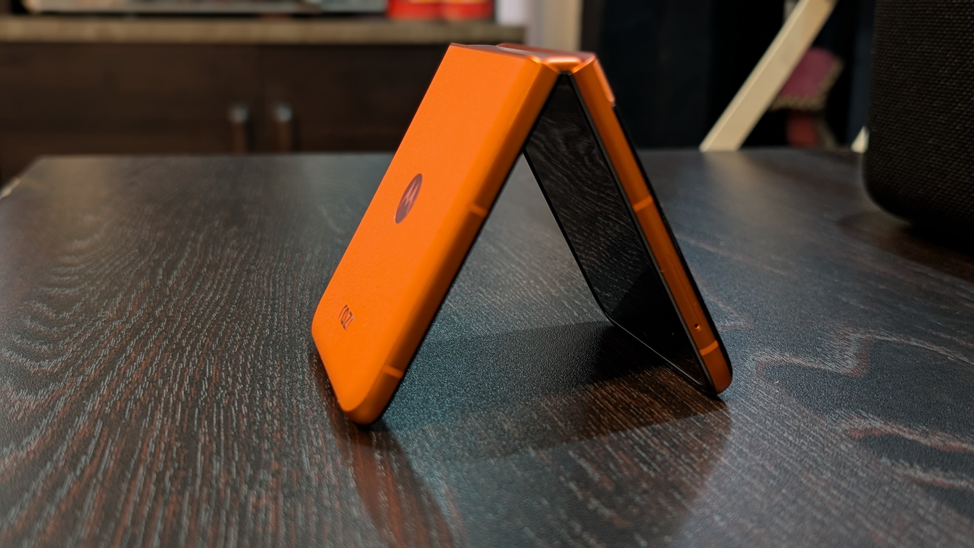The Motorola Razr 50 features a 3.6-inch AMOLED cover display and a 6.9-inch FHD AMOLED main display, both offering an impressive viewing experience and they are equally responsive and fluid. One eye-catching fact about the Motorola Razr 50 series is its ability to access every app on the cover display including the Gemini AI chatbot. While flagship smartphone such as Samsung Galaxy Z Flip 6 restricts these features. Motorola Razr 50