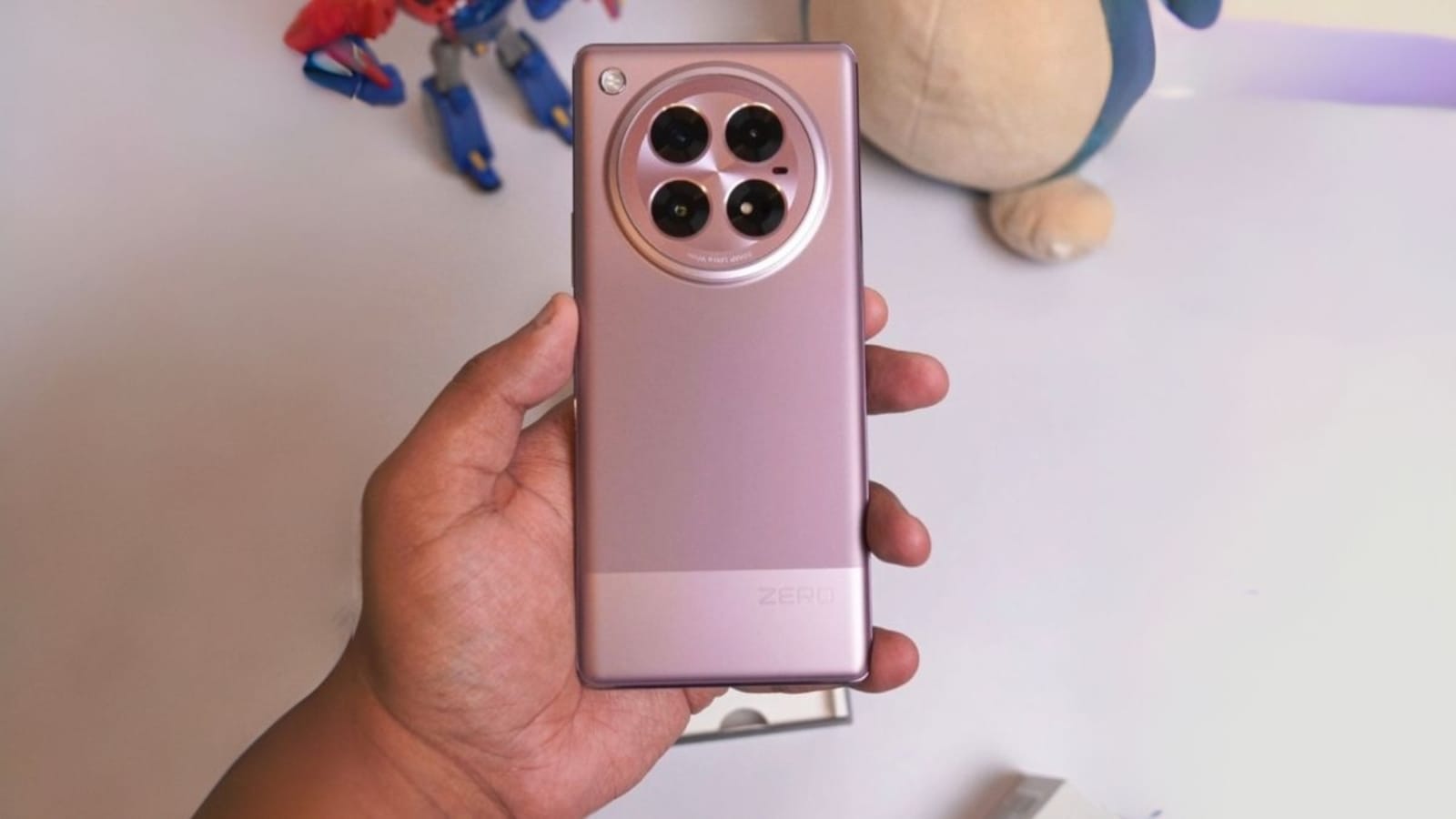 Infinix Zero 40 5G Unboxing: यहाँ आपको ₹ 27,999 के लिए क्या मिलता है