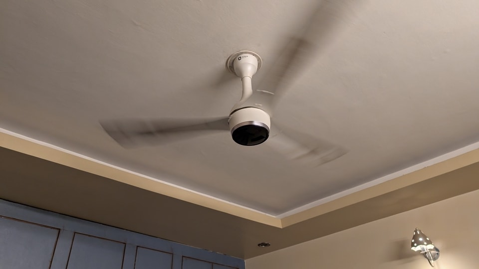 Orient Electric Aeon BLDC has a minimal design that would complement most home aesthetics.