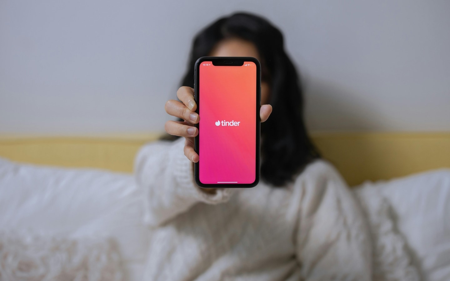Tinder users can now match people of a different city even before travelling