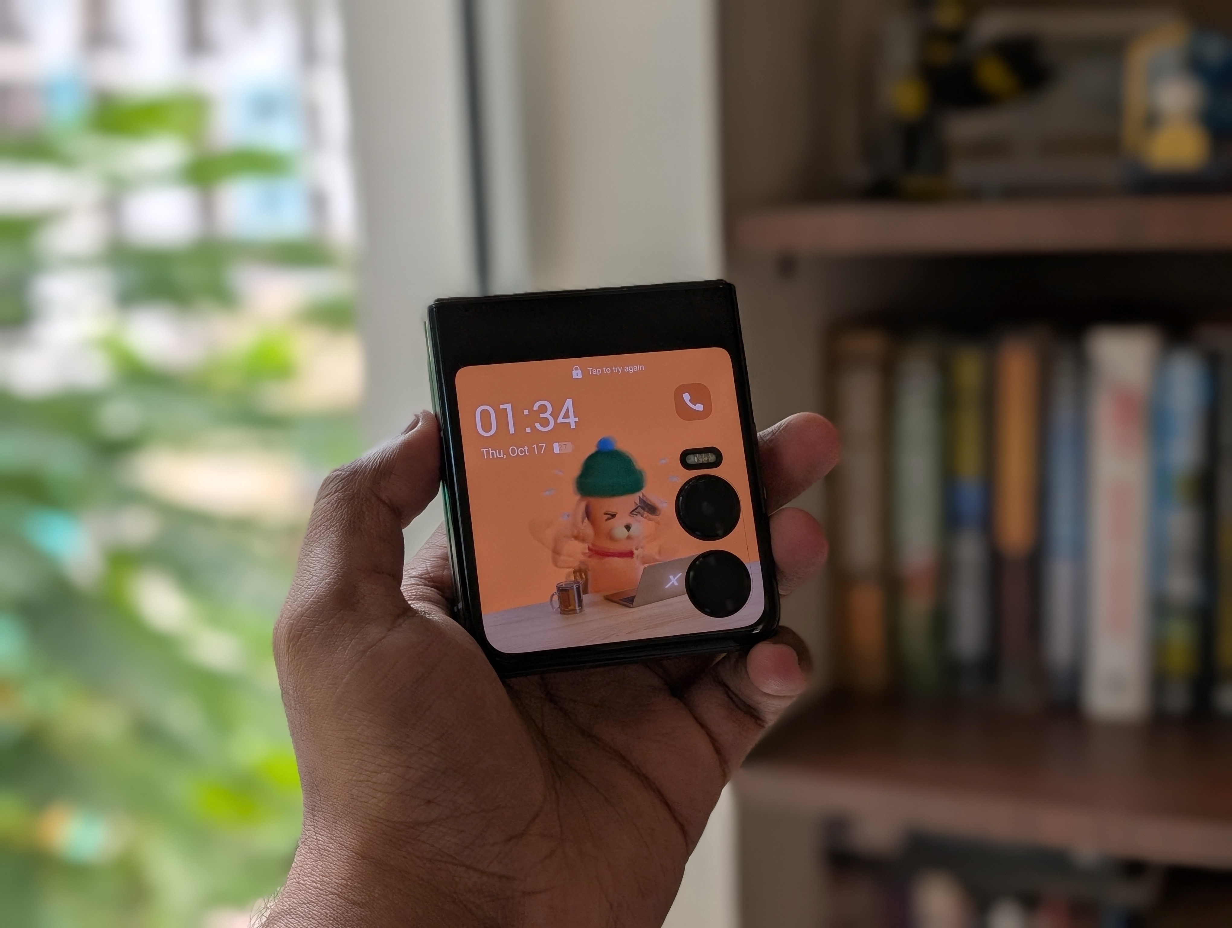 Infinix Zero Flip offers a 3.64-inch AMOLED cover display and it is quite functional once you get the hang of things. Infinix Zero Flip offers a 3.64-inch AMOLED cover display and it is quite functional once you get the hang of things.