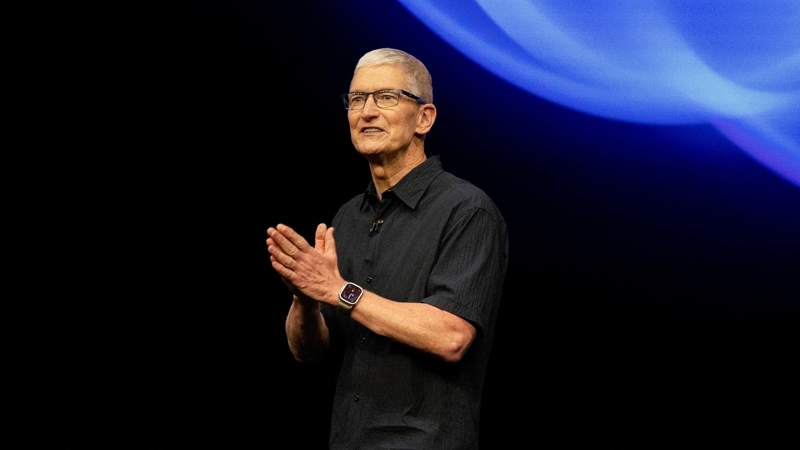 Apple CEO Tim Cook vows to invest big in China, meets minister in Beijing