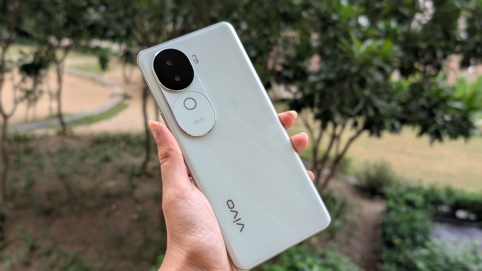 The Vivo V40e is powered by a MediaTek Dimensity 7300 SoC.