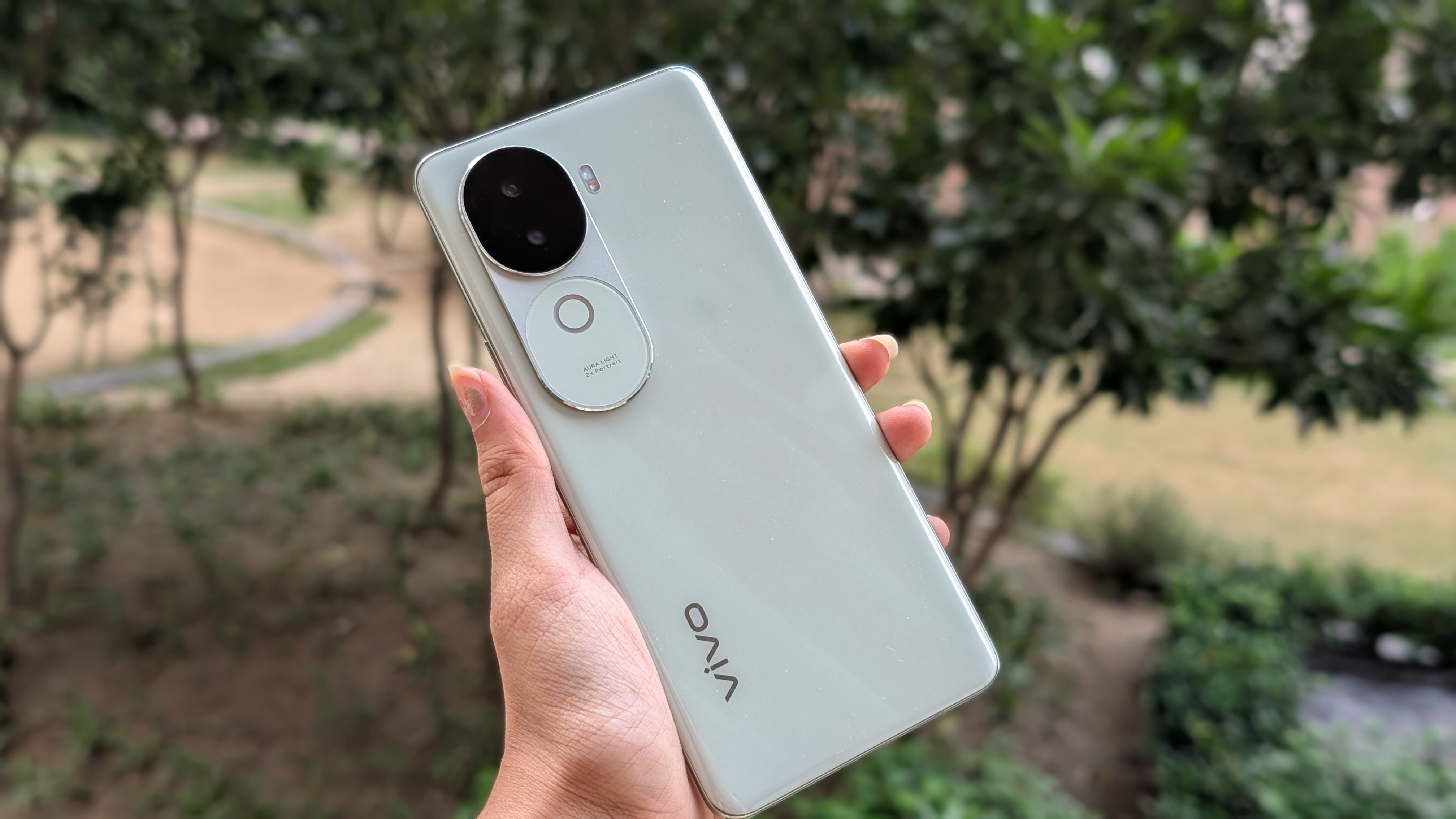 The Vivo V40e is powered by a MediaTek Dimensity 7300 SoC. Vivo V40e