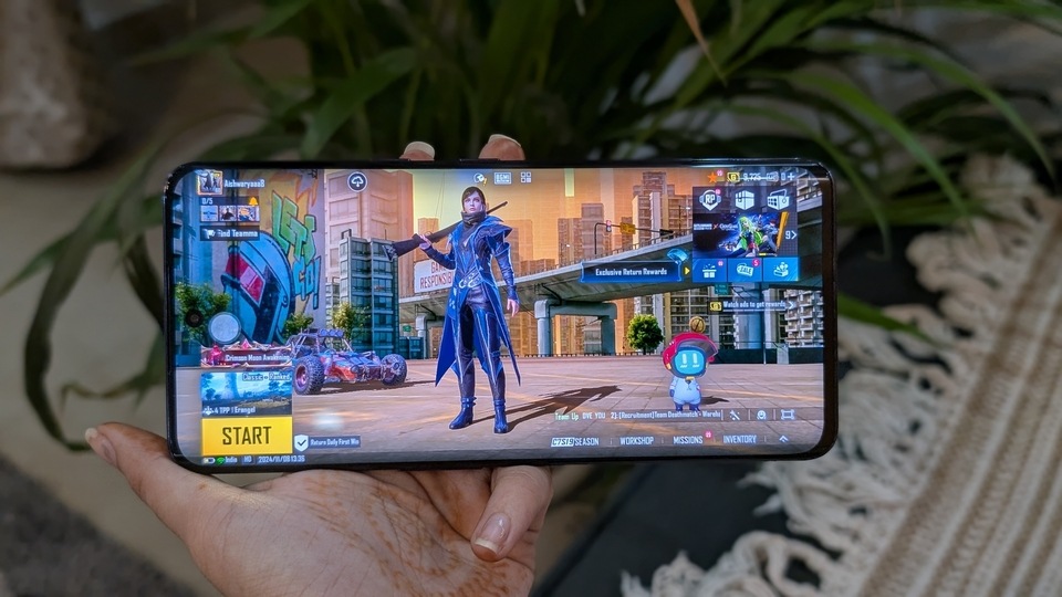 This mid-range smartphone is powered by the MediaTek Dimensity 7300X processor.
