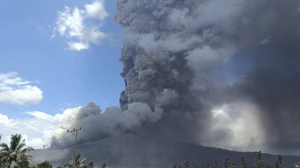 Bali volcano eruption: How to check online if your flight is cancelled ...