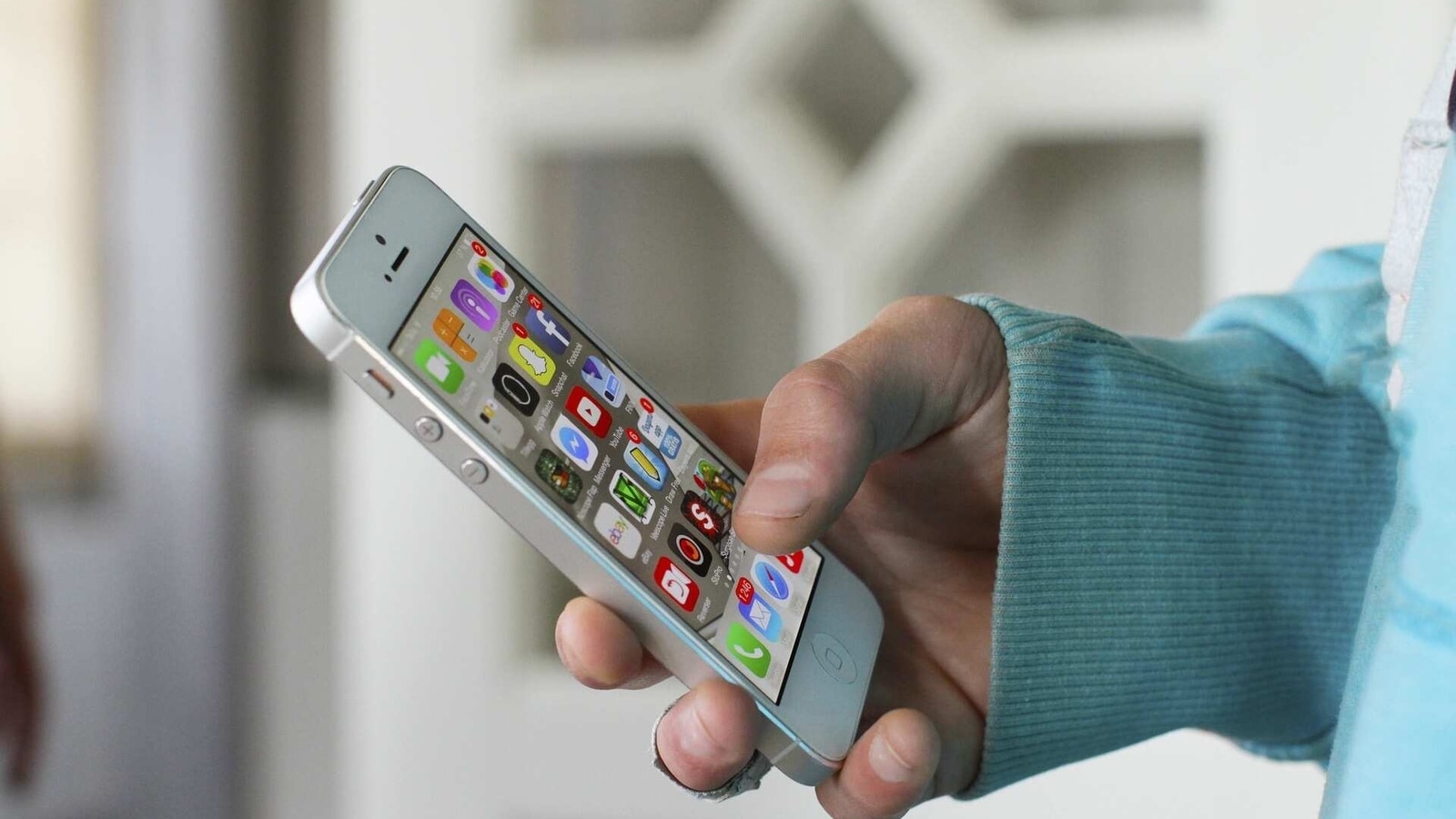 WhatsApp will stop supporting older iPhones like the iPhone 5s, iPhone 6 and iPhone 6 Plus from May 2025. WhatsApp