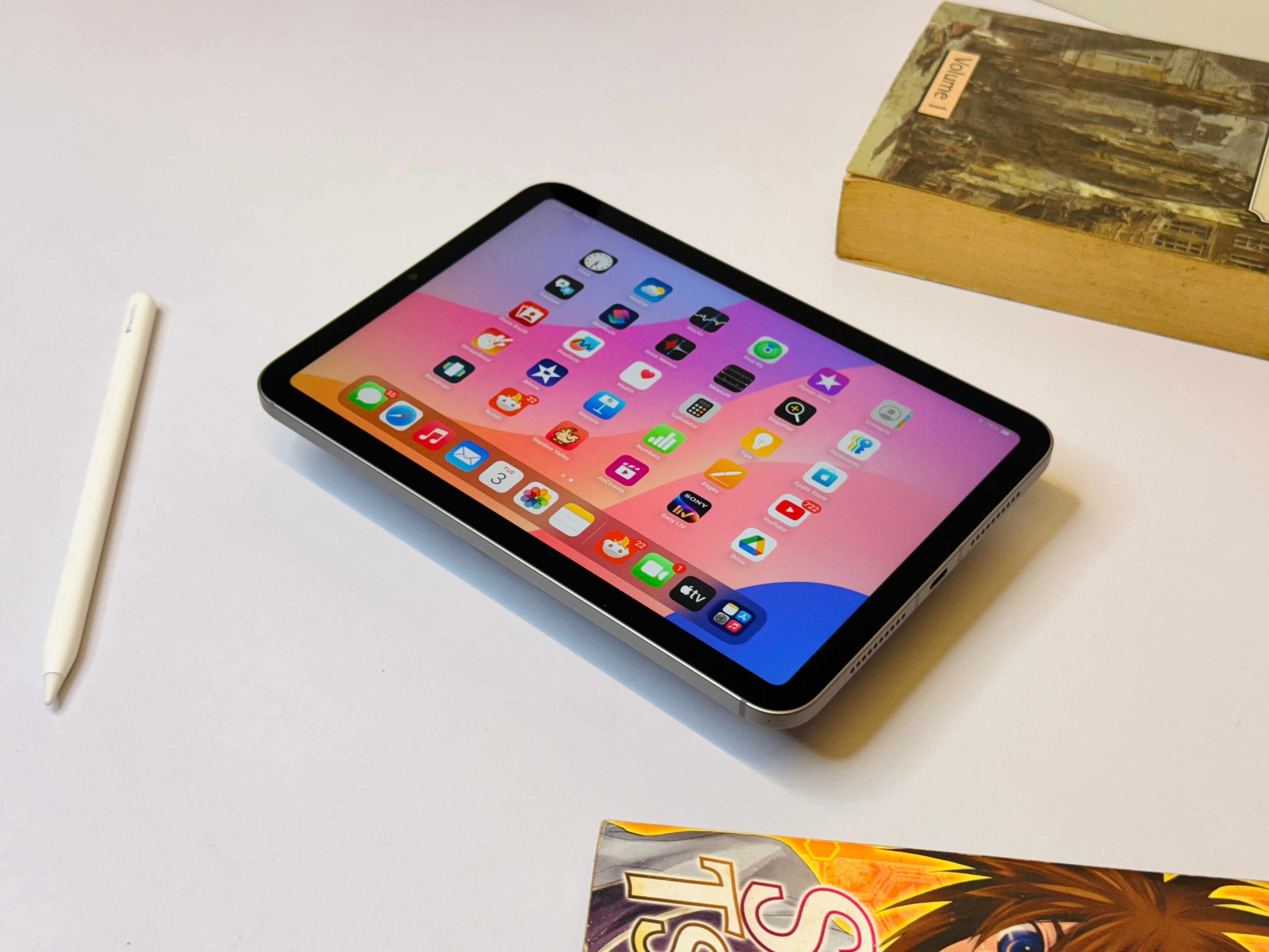 iPad mini has a 8.3-inch display, and that's what truly makes it the most powerful small tablet in the world. iPad mini has a 8.3-inch display, and that's what truly makes it the most powerful small tablet in the world.