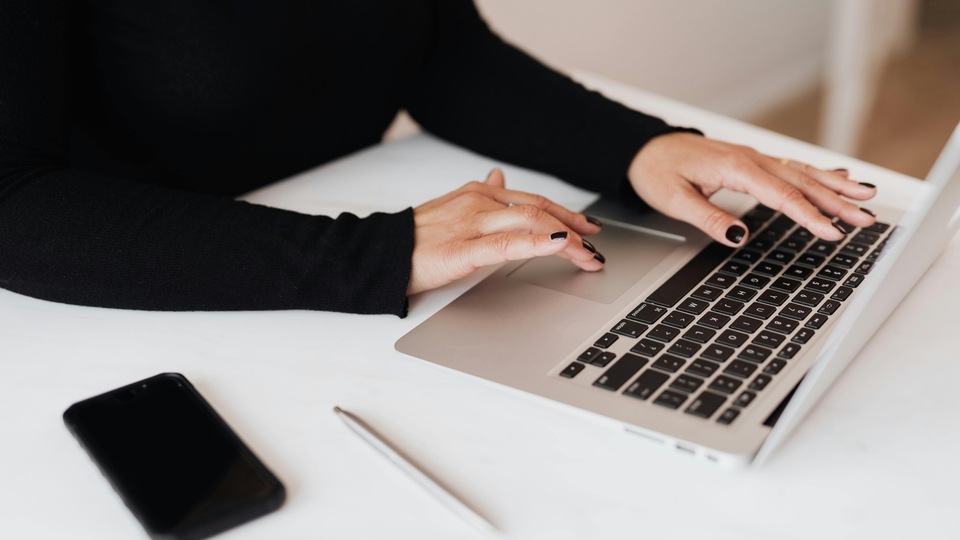 5. Foundations: Data, Data, Everywhere by Google: This is a data analytics course that helps learners gain analytical thinking and learn about the role of spreadsheets, query languages, and data visualization tools.