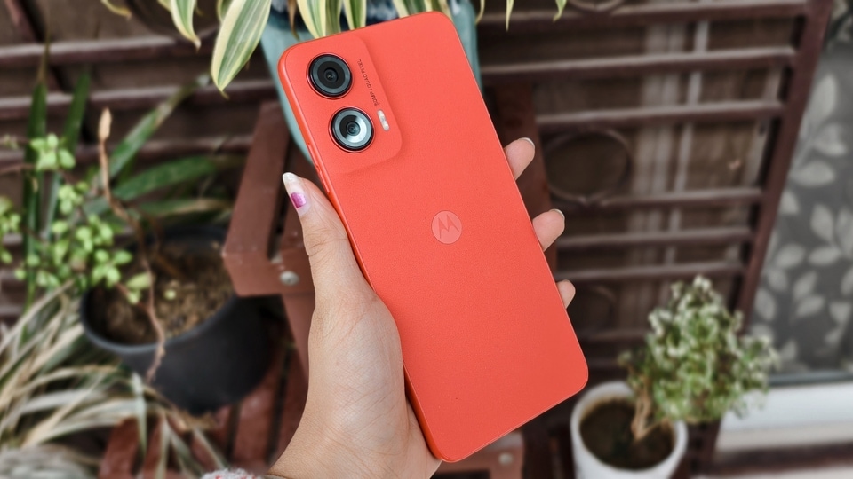 Moto G35 5G is backed by a 5000mAh battery.