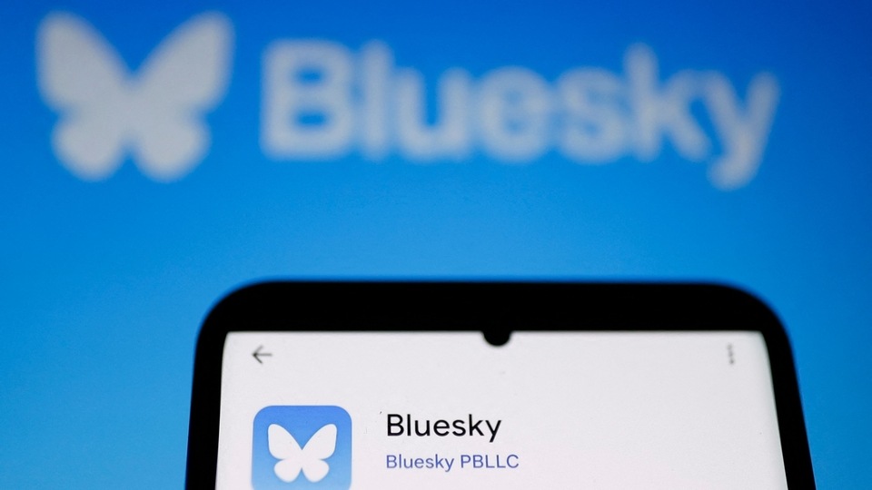 Bluesky introduces Flashes, a new photo and video-sharing app powered by its decentralised AT Protocol. Bluesky Flashes
