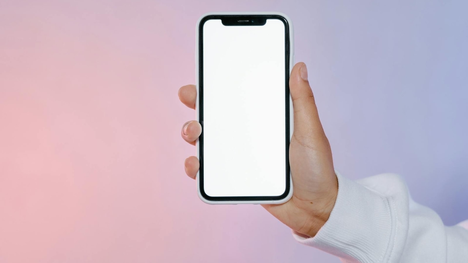Switching from a feature phone to a smartphone? Discover these key tips to ease your transition, pick the right device, and maximise your experience. feature phone to a smartphone