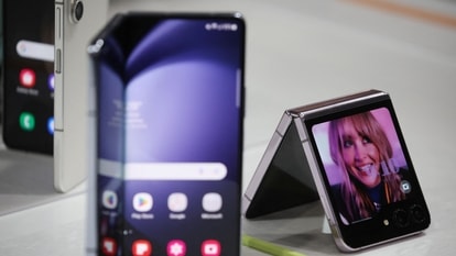 Foldable smartphone