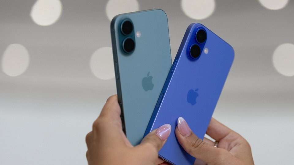 Apple’s iPhone Sales in China Plunged 18% in Holiday Quarter