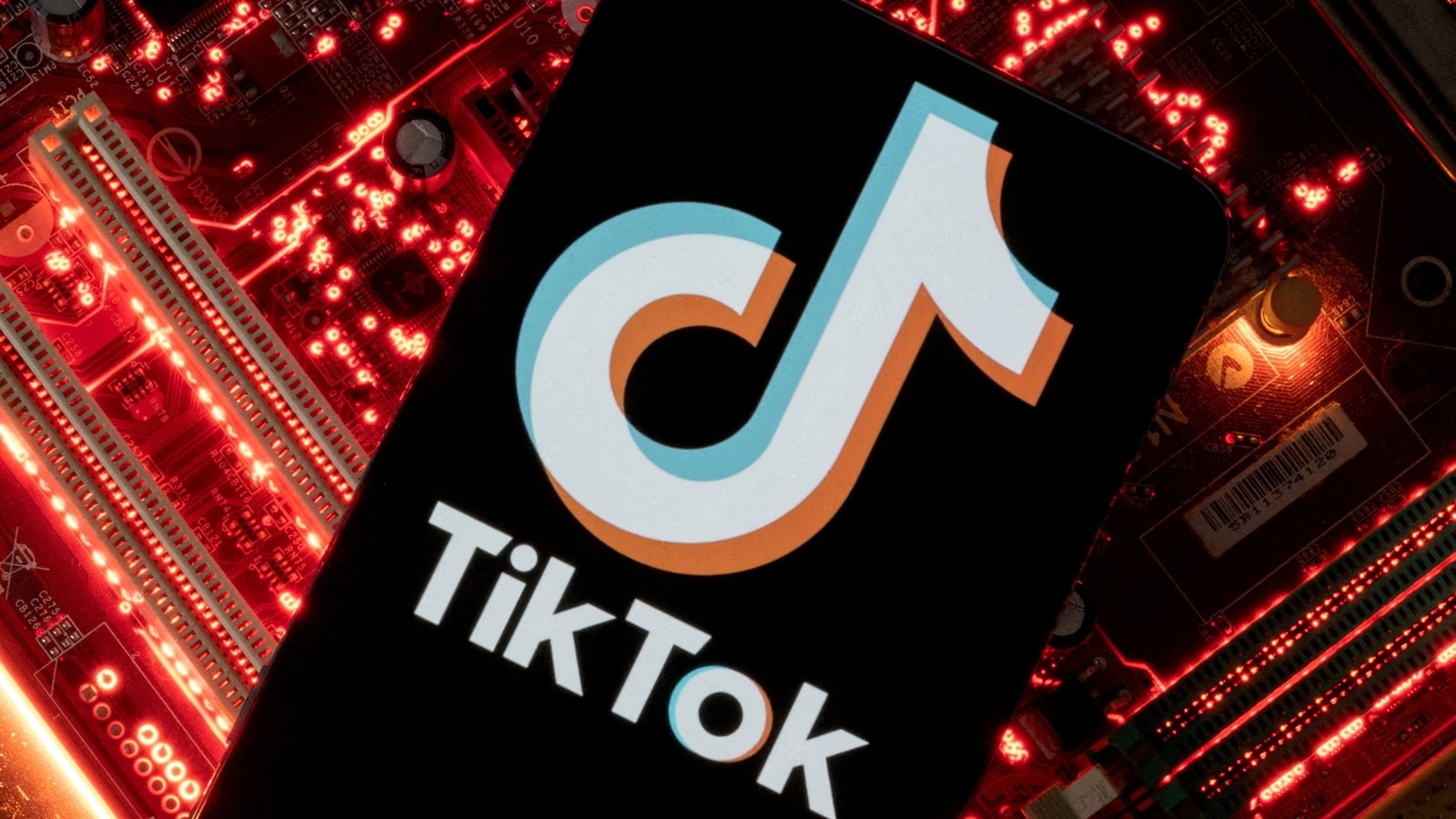 TikTokTikTok returns to Apple and Google app stores in the US