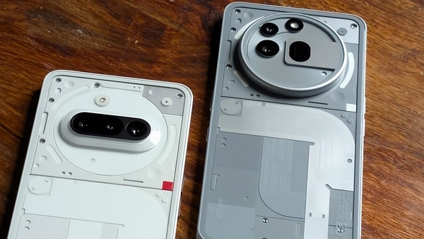 Nothing Phone 3a (left), 3a Pro (right).