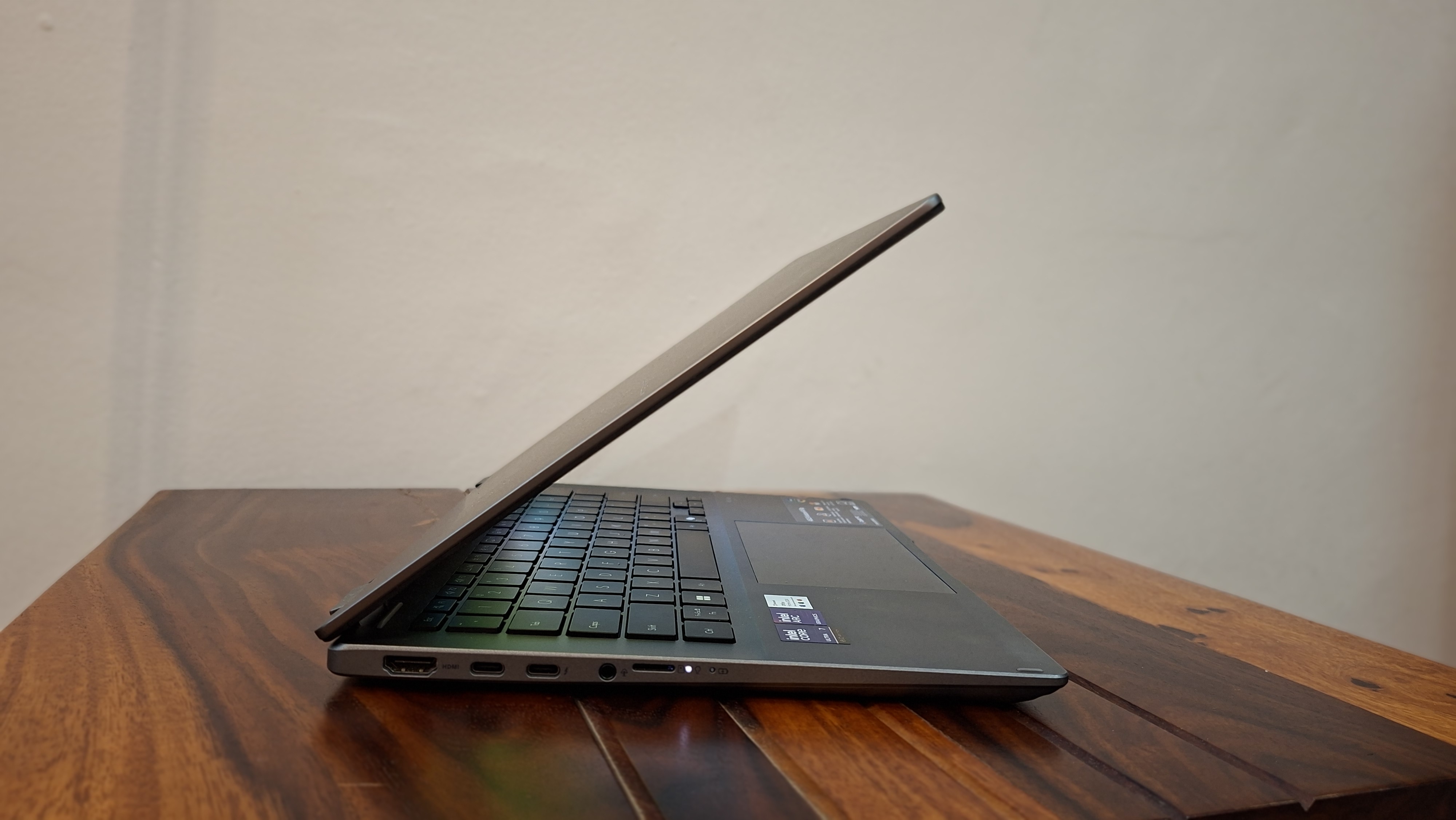Asus Vivobook 14 Flip is 1.69cm slim and weighs only 1.5 Kg. Asus Vivobook 14 Flip