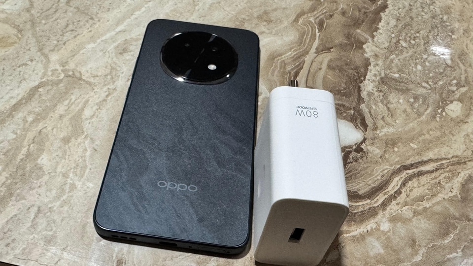 Oppo F29 Pro comes with a large 6000mAh battery.