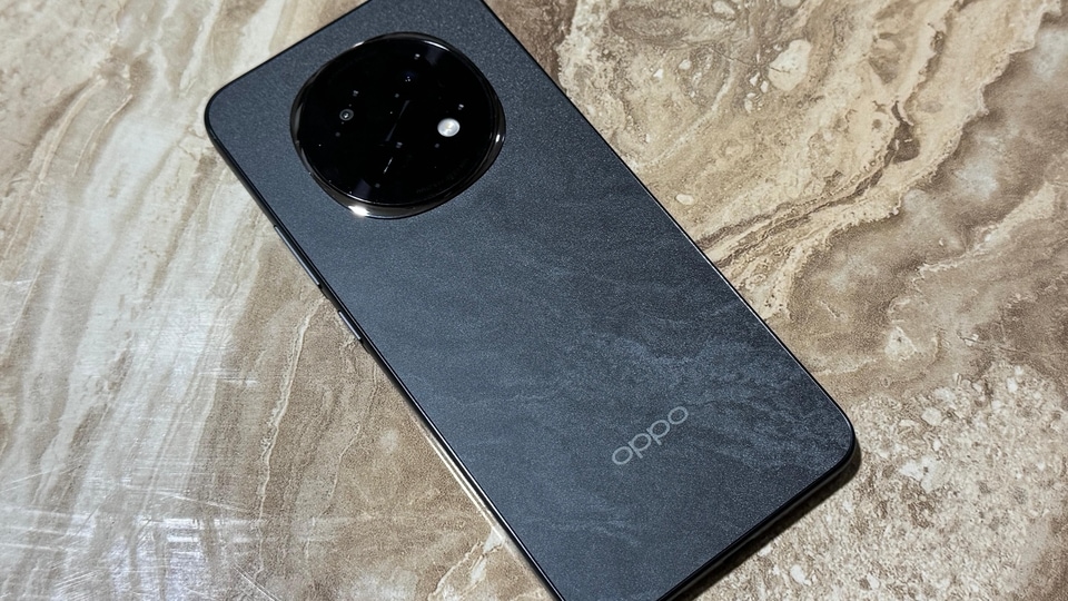 We got the Granite Black colour of Oppo F29 Pro for review.