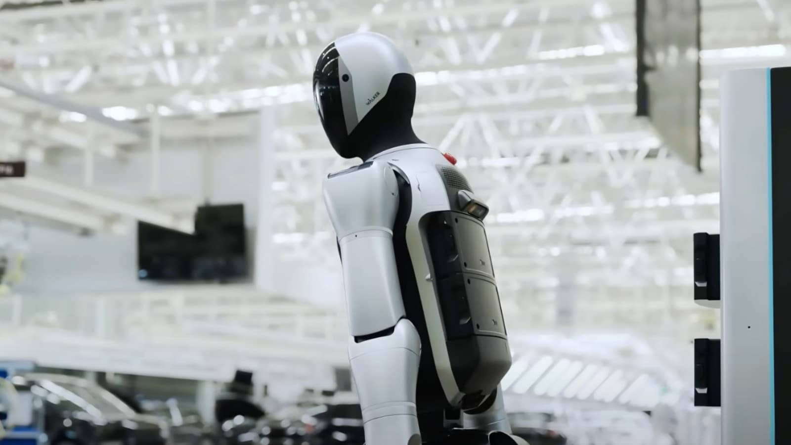 No humans needed! Watch this robot replace its own battery and get back to work in seconds