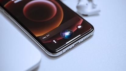 Apple’s big Siri makeover is coming, bringing a ChatGPT-like experience