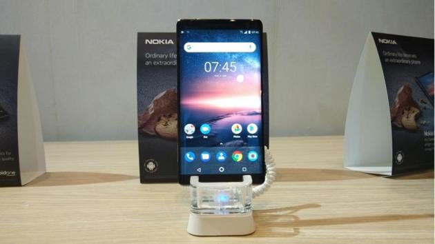 Nokia 8 Sirocco features a curved edge-to-edge 5.5-inch pOLED 2K display .