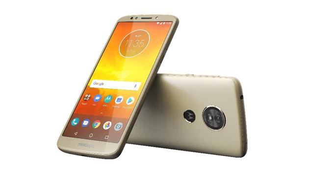 Moto E5 features a 5.7-inch HD+ display with 18:9 aspect ratio.