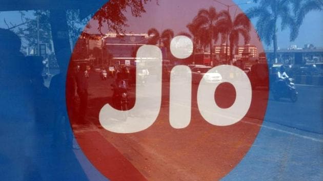 Reliance Jio offers discount on its  <span class='webrupee'>₹</span>399 prepaid pack.