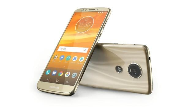 Moto E5 Plus and E5 come with a 10W rapid charger.