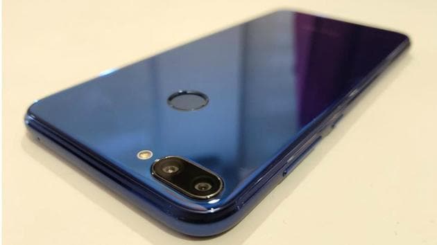 Honor 9N sports a dual-camera setup of 13-megapixel and 2-megapixel sensors at the rear.