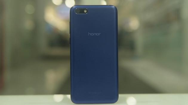 Honor 7S comes in three colour options of black, blue and gold.
