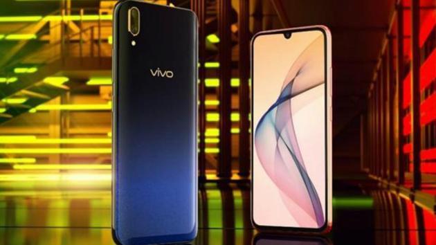 Vivo V11 Pro features a 6.4-inch Full HD+ Super AMOLED display.