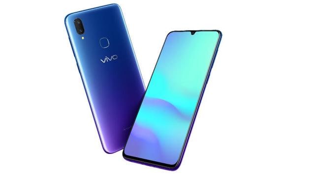Vivo V11 features a 6.3-inch display with a waterdrop notch on top.