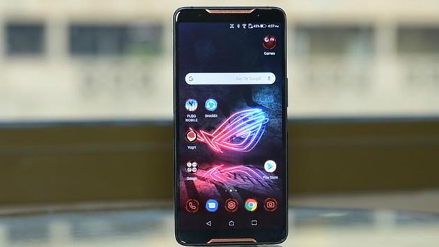 Asus ROG Phone features a 6-inch AMOLED display with 18:9 aspect ratio.