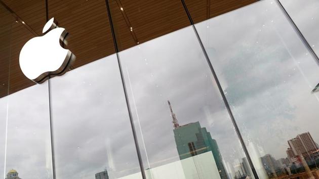 FILE PHOTO - Thailand's first flagship Apple store is seen at Iconsiam shopping mall in Bangkok, Thailand November 9, 2018. REUTERS/Soe Zeya Tun