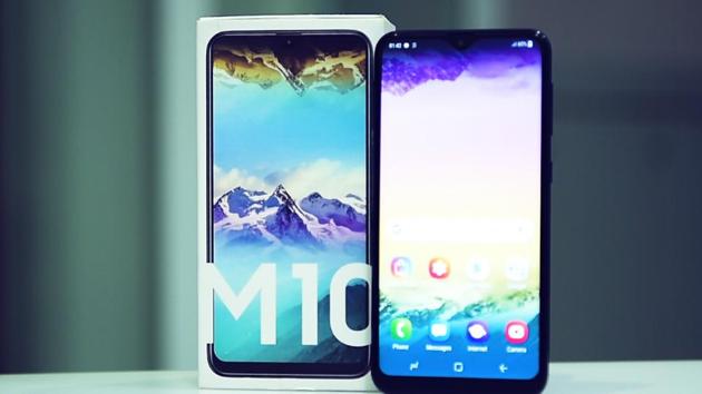 Samsung Galaxy M10 features a dewdrop styled notch called ‘Infinity V’.