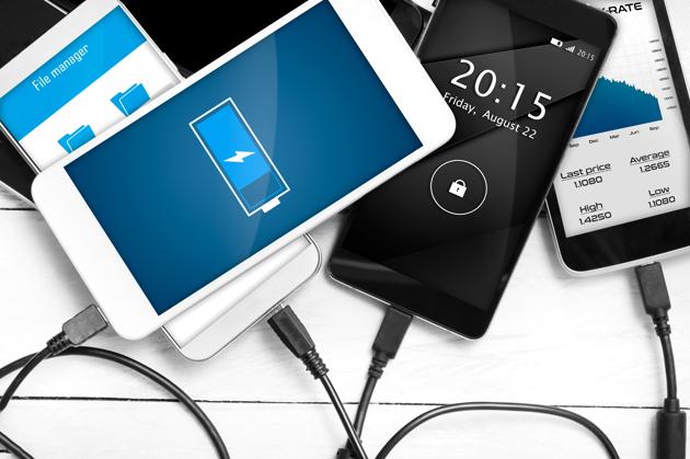 With the amount we use our phones daily it is vital that it has a battery that lasts long enough. And thanks to that fast chargers have become a mainstay. But does fastcharge damage our phone batteries?