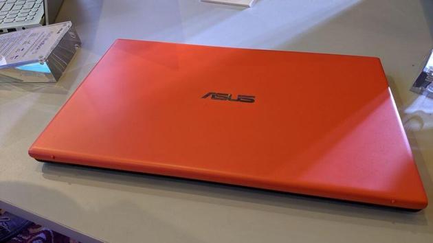 Asus VivoBook X412 laptop.