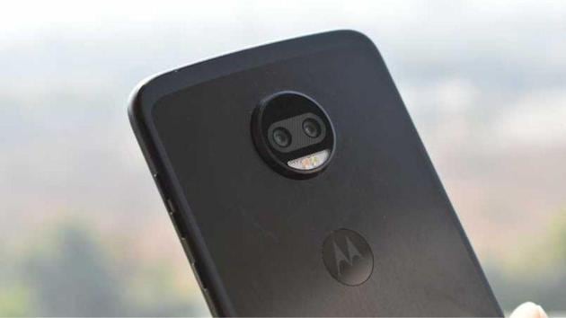 Motorola plans to launch a new pop-up selfie camera phone.